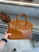 Sac à main structuré en cuir grainé tan doux