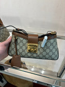Petit sac porté épaule GG Supreme Padlock camel
