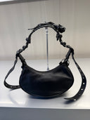 Le Cagole Shoulder Bag XS en cuir noir avec détails roses