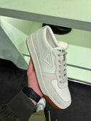 Sneakers en cuir et daim gris perle