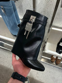 Bottines basses à cadenas en cuir noir