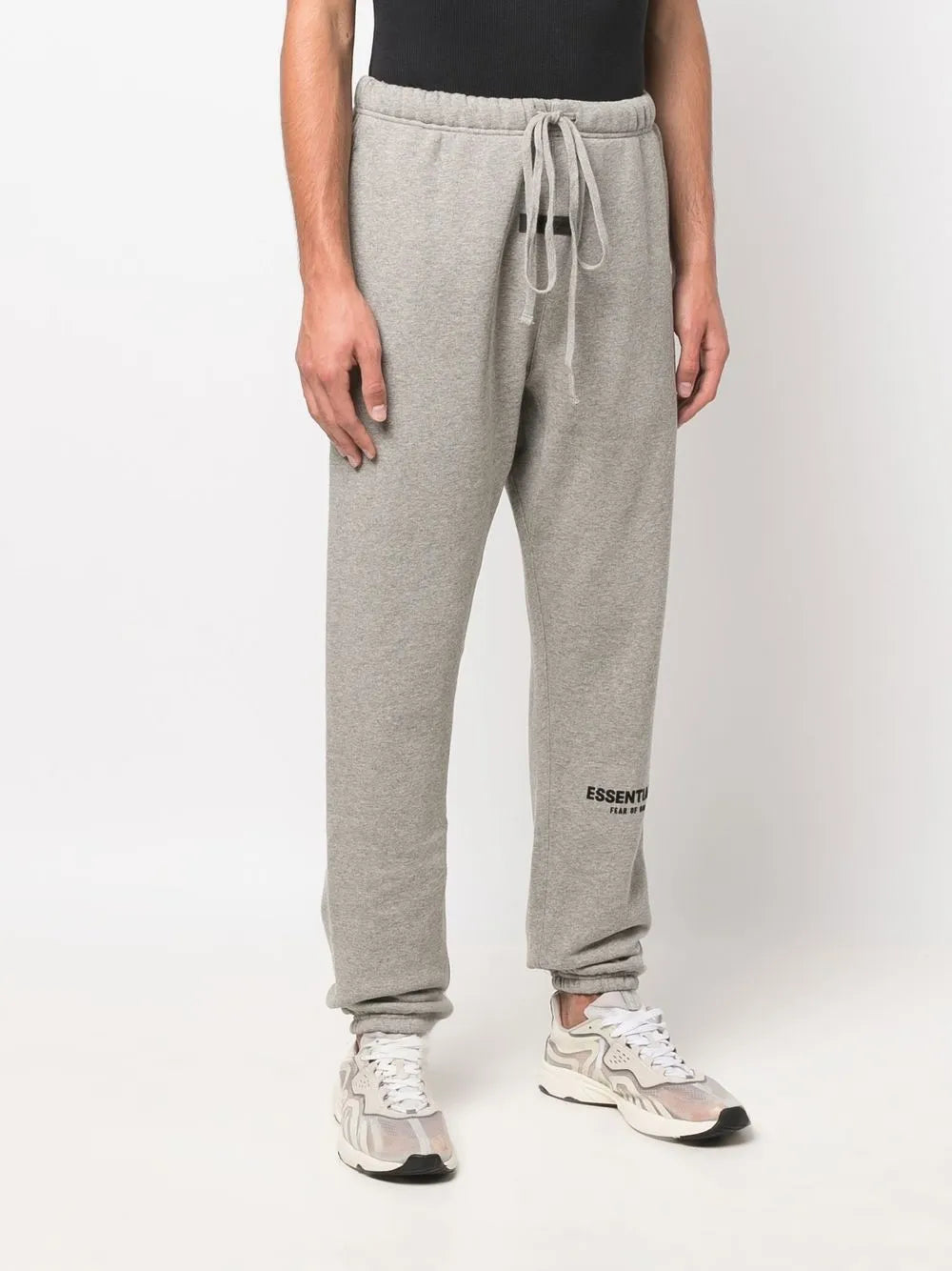 Fear of God Essentials Sweatpants Dark Oatmeal — vue 3
