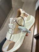 Sneakers épaisses à bride logo et empiècements check beige clair