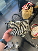 Sac seau tressé bicolore avec poignées en cuir tressé