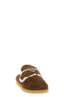 Sabots à logo triangulaire