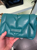 Sac porté épaule matelassé en cuir bleu lagon