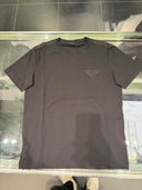 T-shirt en coton avec logo triangulaire ton sur ton noir et empiècements nylon
