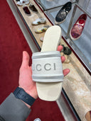 Mules plates logo brodé en toile éponge gris clair