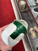 Chaussures sans lacets slip-on blanches bande Web verte et rouge