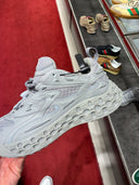 Sneakers runner techniques grises à semelle sculptée