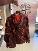 Veste à capuche imprimée camouflage abstrait noir et rouge