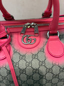 Sac de voyage monogrammé dégradé rose fluo