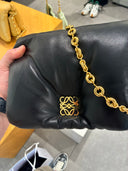 Sac porté épaule matelassé en cuir souple noir