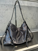 Sac hobo métallisé en cuir froissé à bandoulière ajustable