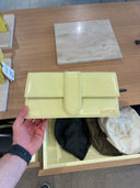 Sac épaule Le Bambino Long verni jaune pastel