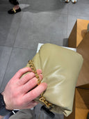 Sac porté épaule matelassé en cuir souple Clay Green