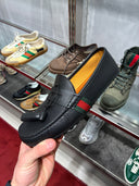 Mocassins en cuir lisse noir avec bande Web