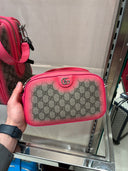 Sac bandoulière monogrammé dégradé rose fluo