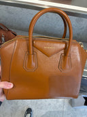 Sac à main structuré en cuir grainé tan doux