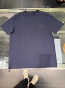 T-shirt en coton avec logo triangulaire ton sur ton bleu marine et empiècements nylon