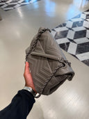 Sac GG Marmont matelassé gris Dust Chevron
