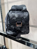 Sac bandoulière monogrammé camouflage gris anthracite