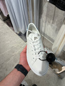 Sneakers basses en cuir blanc et bleu ciel
