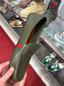 Mocassins en cuir kaki avec bande Web
