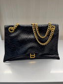 Sac porté épaule Crush Chain Large en cuir froissé noir