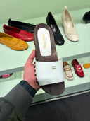 Mules plates vernies à plateforme bois blanc cassé