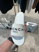 Sandales slides logo en caoutchouc gris clair