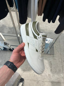 Sneakers basses en cuir blanc et kaki signature