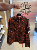 Veste à capuche imprimée camouflage abstrait noir et rouge