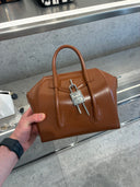 Petit sac à main structuré en cuir marron