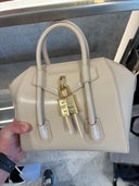 Sac à main mini à fermoir cadenas en cuir beige naturel