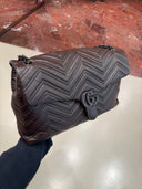 Sac porté épaule matelassé GG Marmont en cuir chocolat
