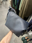 Sac bandoulière zippé en cuir lisse bleu marine
