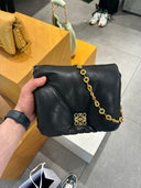 Sac porté épaule matelassé en cuir souple noir