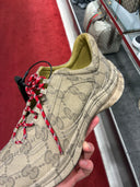 Sneakers runner monogrammées beige et rouge