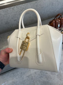 Petit sac à main Mini Antigona Lock en cuir ivoire