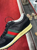 Sneakers rétro monogrammées noires à bande Web