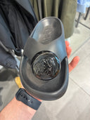 Mules à entredoigt Bubble en caoutchouc noir avec sphère signature ton sur ton
