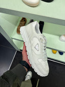 Sneakers matelassées en cuir blanc