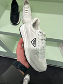 Sneakers en cuir blanc à semelle crantée