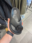 Mules à entredoigt Bubble en caoutchouc noir avec sphère signature ton sur ton