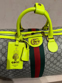 Sac de voyage GG Supreme beige et jaune fluo avec bande Web