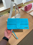 Sac épaule Le Bambino Long en cuir suédé bleu turquoise