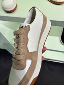 Sneakers en cuir et daim blanc cassé et beige sable