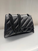 Sac porté épaule Crush Chain Medium noir effet cuir froissé