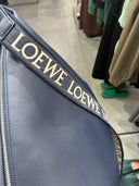 Sac bandoulière zippé en cuir lisse bleu marine